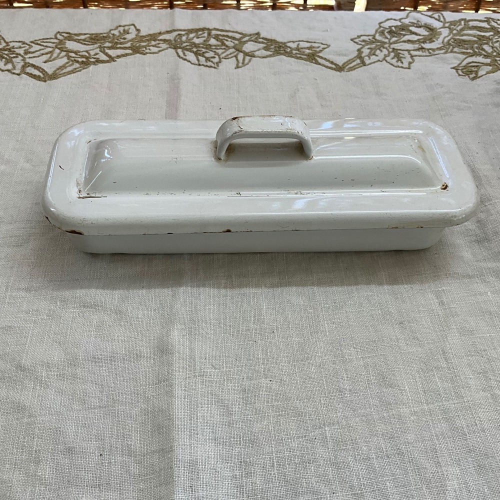 Vintage White Enamelware Lidded Medical Instrument Rustic Storage Container - Picture 3 of 8